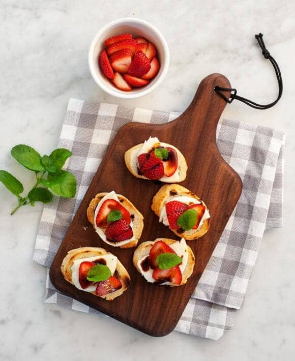 strawberry balsamic crostini / loveandlemons.com