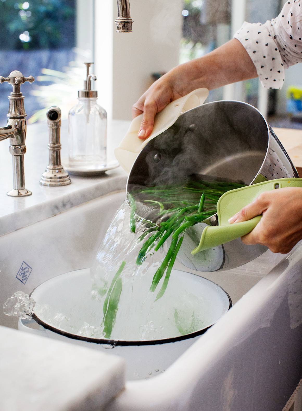 draining fresh green beans