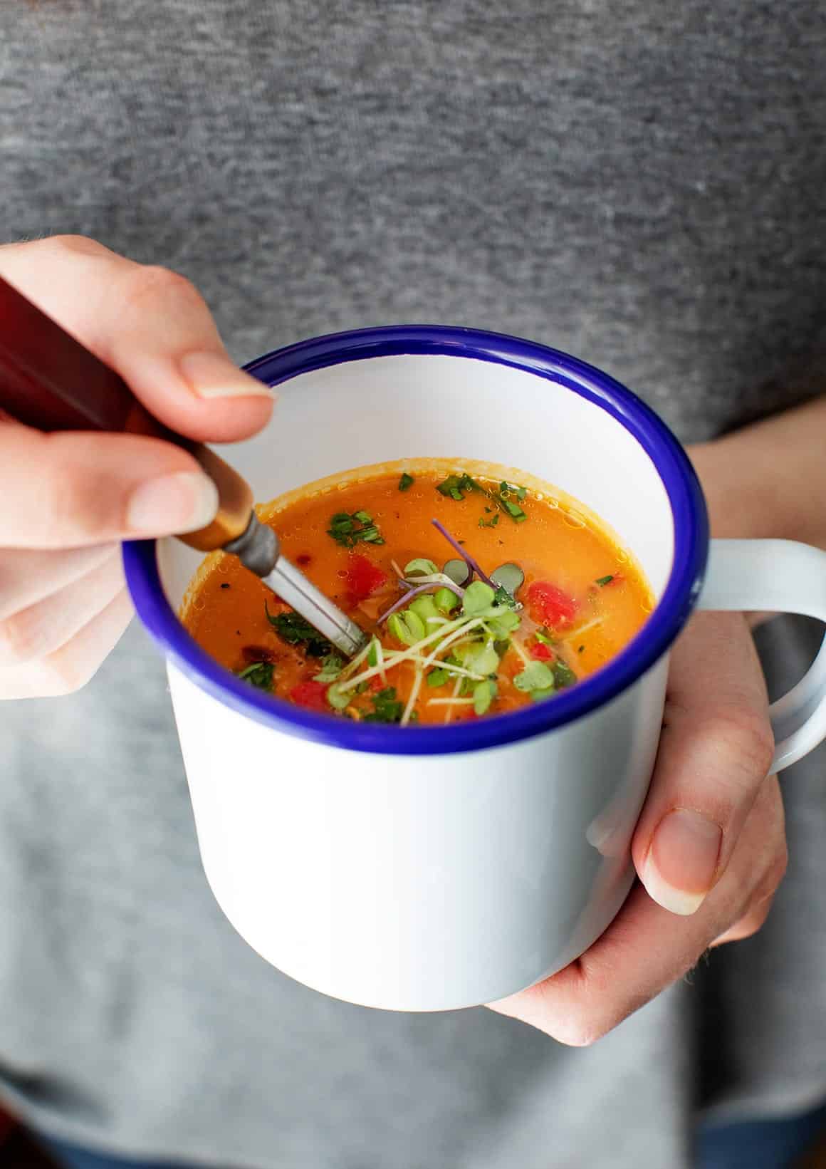 Roasted red bell pepper and white bean soup recipe