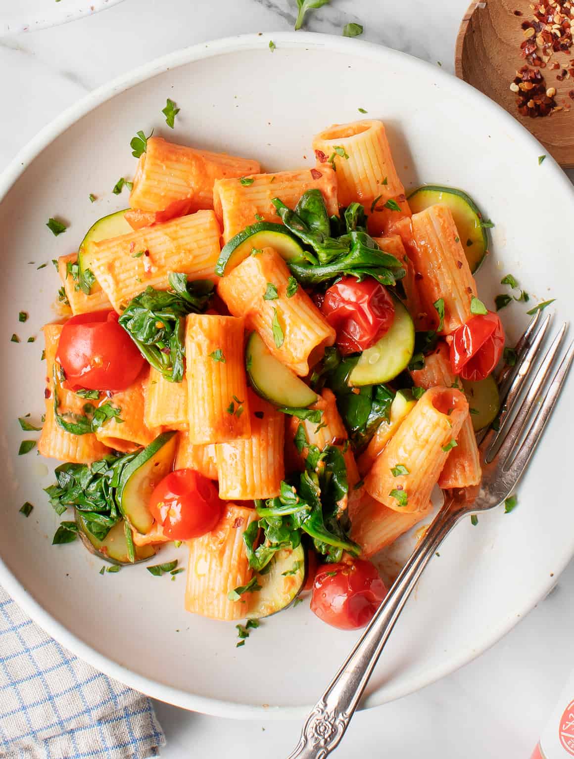 Spaghetti Pomodoro (Tomato Basil Pasta) - The Plant Based School