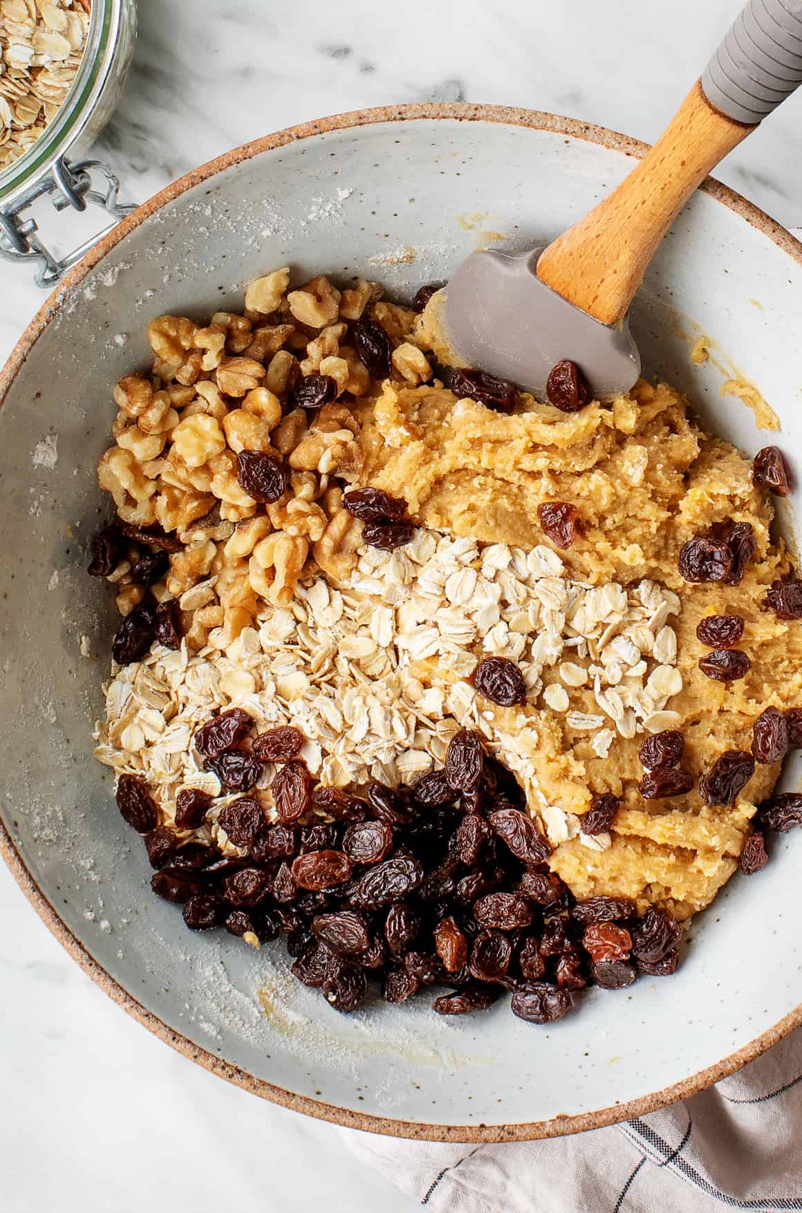 Oatmeal raisin cookie recipe ingredients