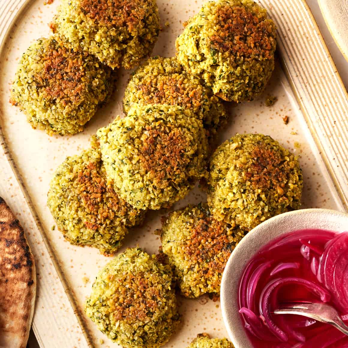 https://cdn.loveandlemons.com/wp-content/uploads/2019/09/falafel-recipe-1.jpg