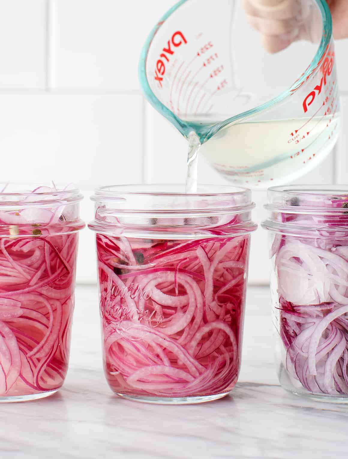 https://cdn.loveandlemons.com/wp-content/uploads/2019/09/pickled-red-onions.jpg