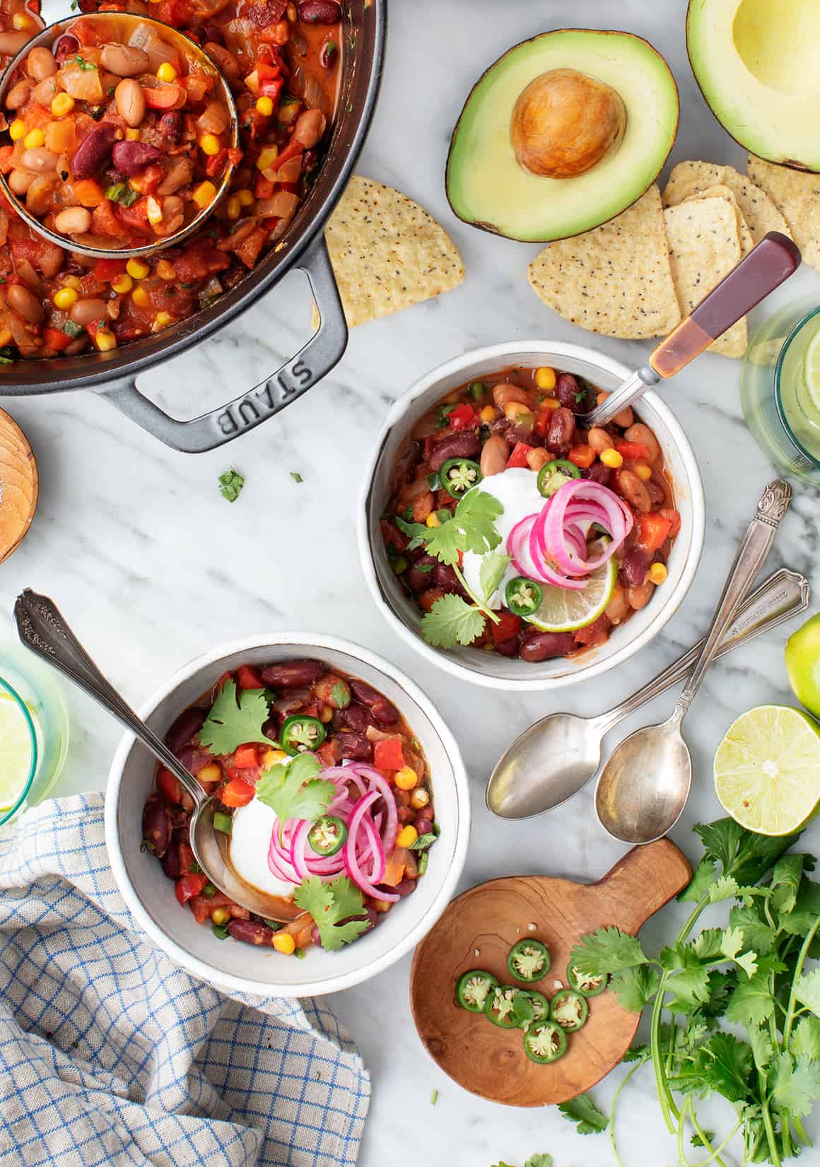 Instant Pot Vegetarian Chili {Healthy and Quick!} 