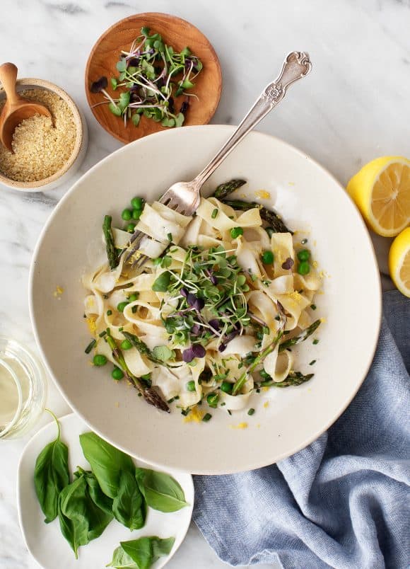 Spring dinner ideas - tagliatelle with asparagus and peas