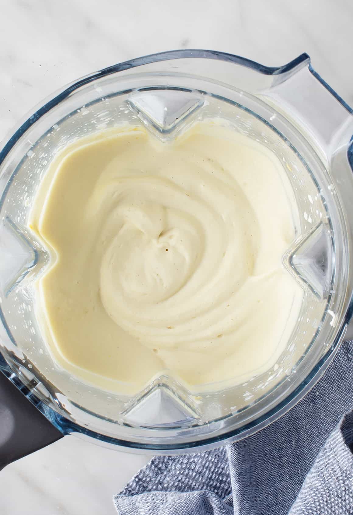 Vegan alfredo sauce in a blender