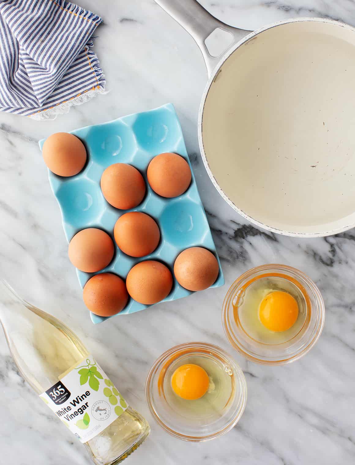 Super Easy POACH Eggs 2 TECHNIQUES! 