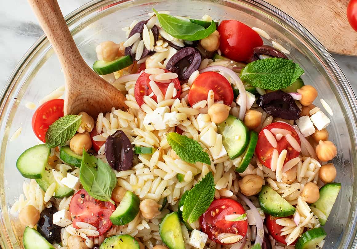 SALADE DE PATES ORZO / FETA / AMANDES / TOMATES SECHEES / OLIVES