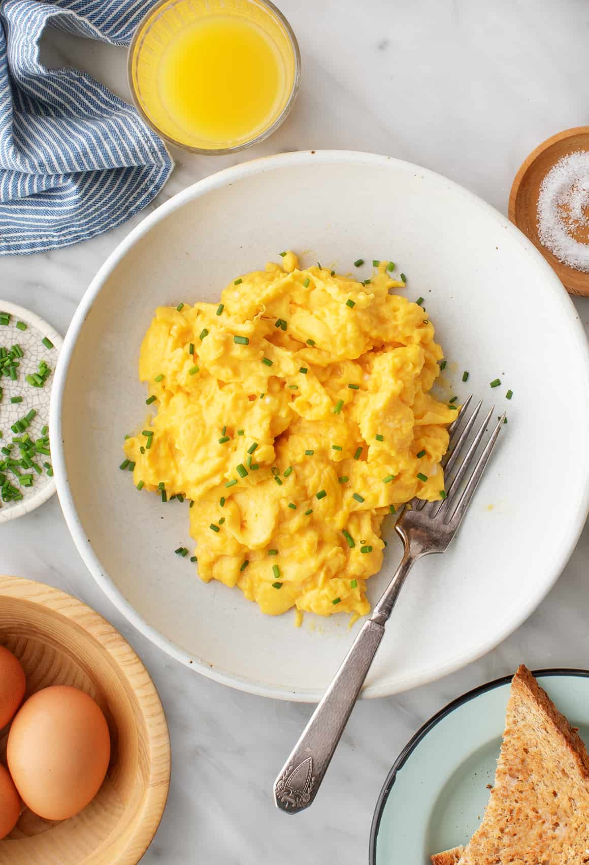 How To Make Scrambled Eggs Recipe Love And Lemons how-to-make-scrambled-eggs-recipe-love-and-lemons