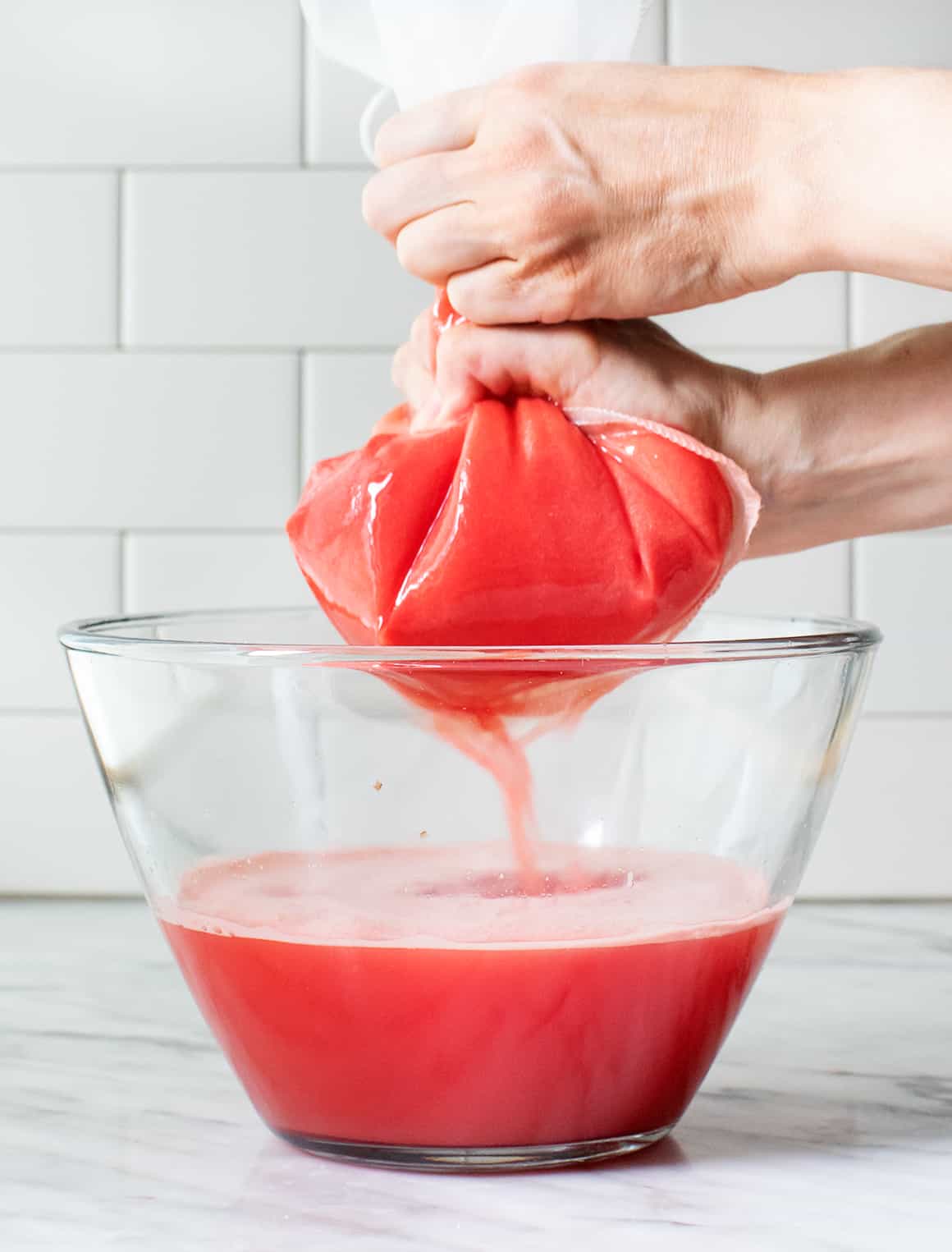 https://cdn.loveandlemons.com/wp-content/uploads/2021/06/watermelon-juice-recipe.jpg