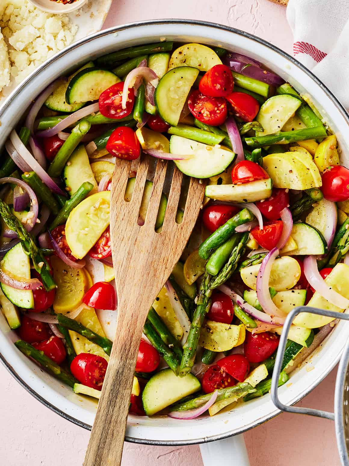 How to Make Simple Pasta Primavera Using a Thermos 