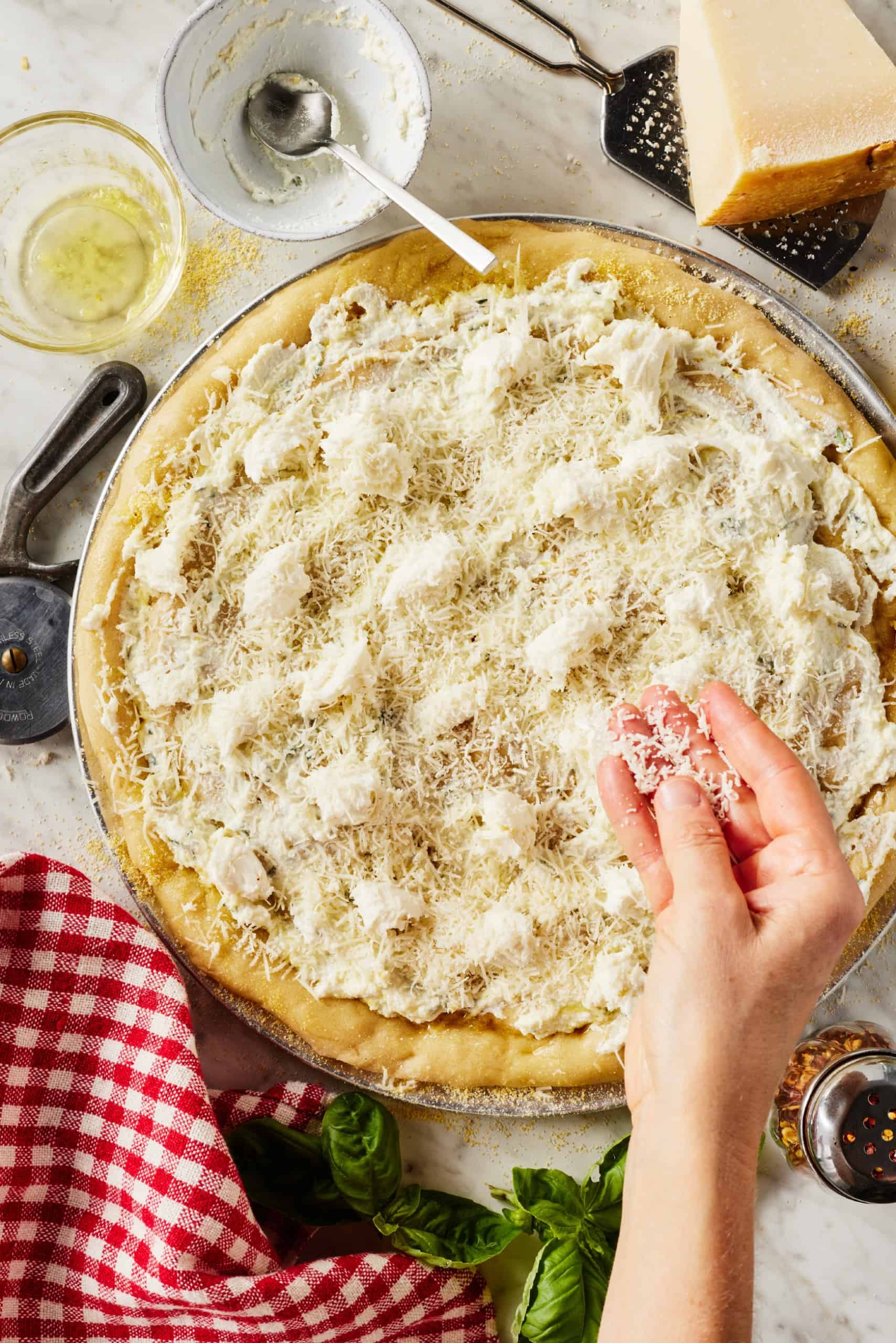 Adding toppings to par-baked crust