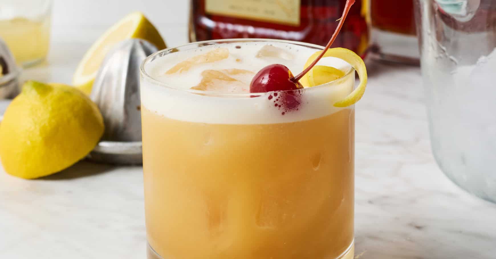 This Festive 5-Ingredient Amaretto Sour Is My Go-To Holiday Drink