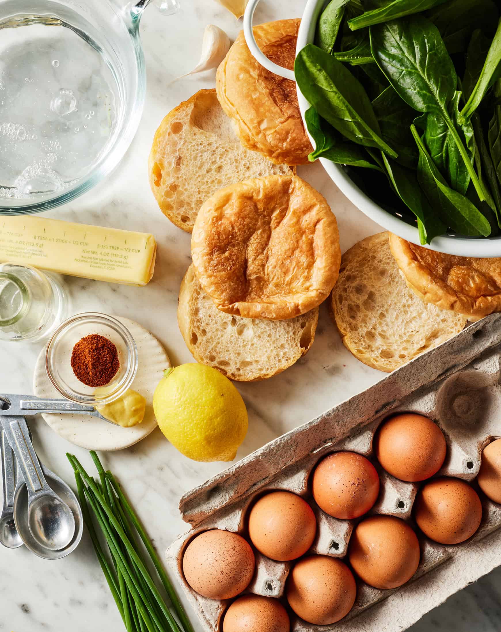 Recipe ingredients: spinach, eggs, English muffins, lemon, mustard, butter, cayenne pepper, and chives