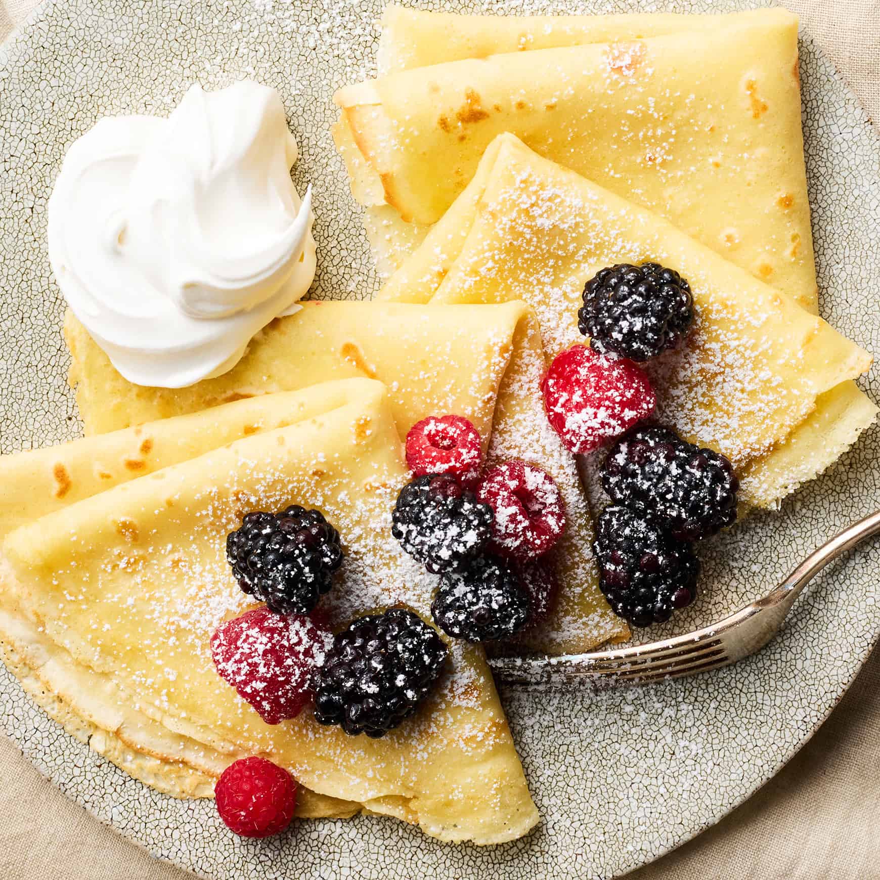 Easy crepe recipe with berries and cream
