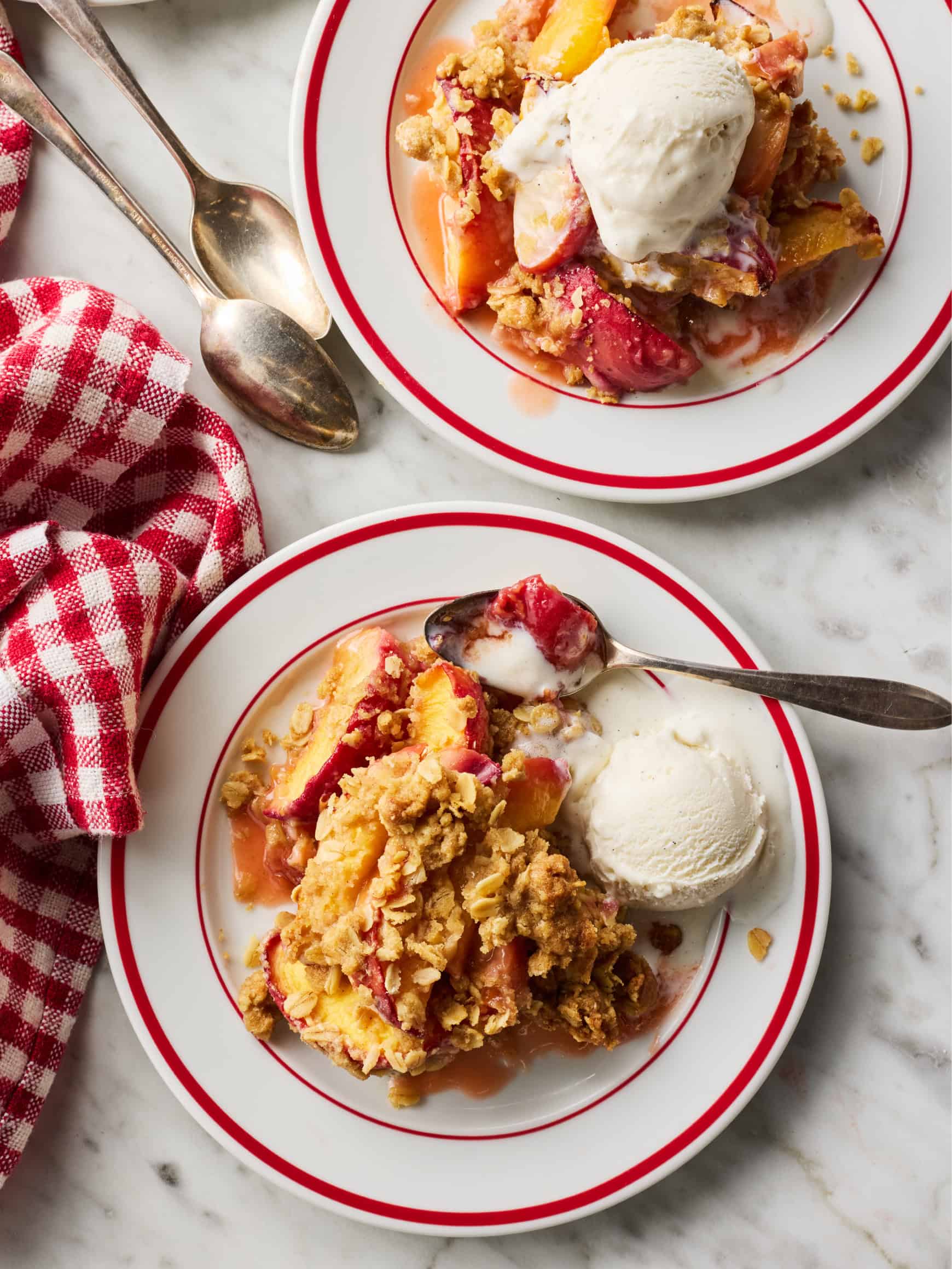 Peach crisp recipe with vanilla ice cream